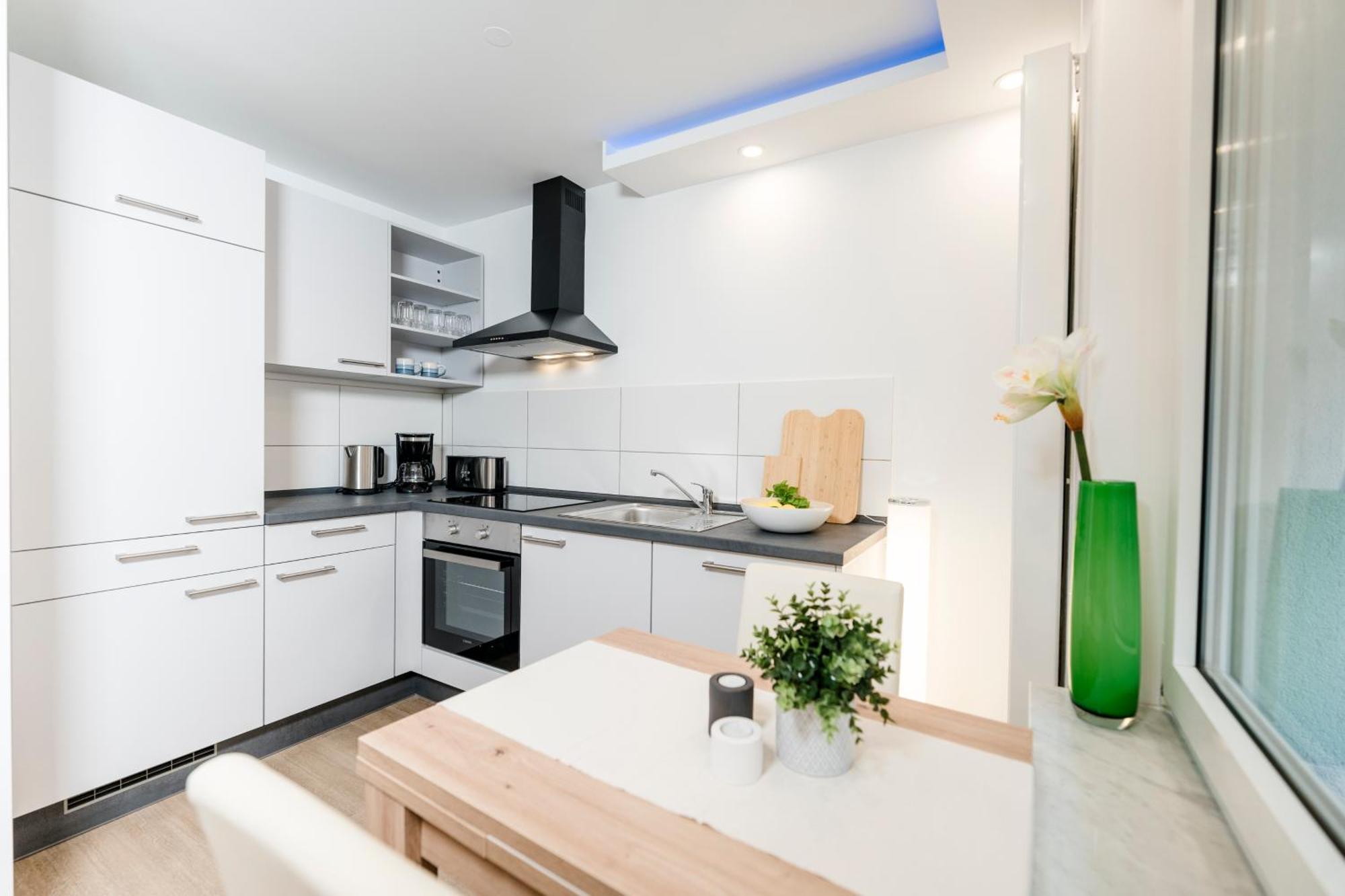 Bellabene Modernes Studio Apartment In Zentraler Lage Mit Terrasse, Parkplatz, Smarttv 普福尔茨海姆 外观 照片