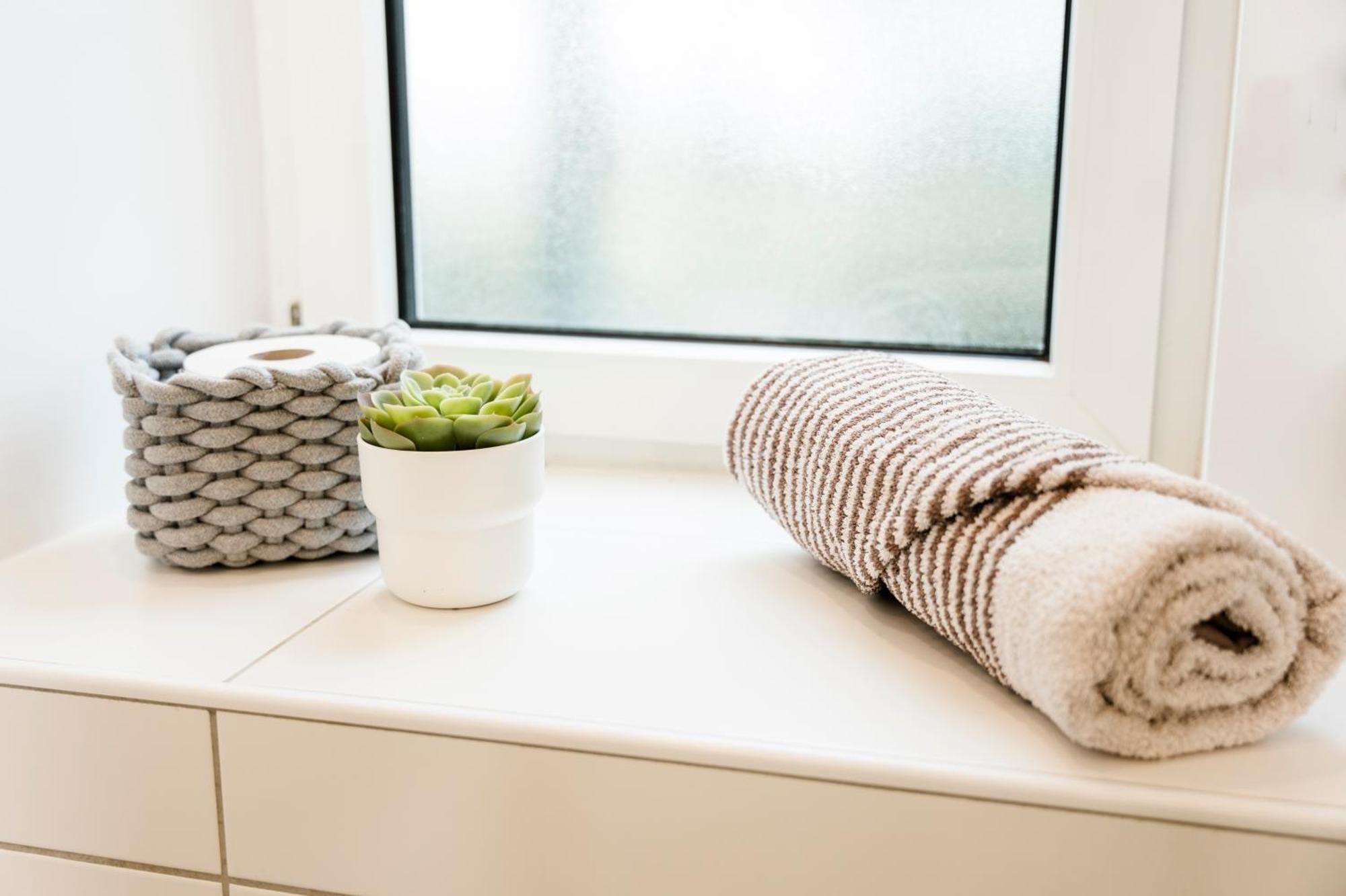 Bellabene Modernes Studio Apartment In Zentraler Lage Mit Terrasse, Parkplatz, Smarttv 普福尔茨海姆 外观 照片