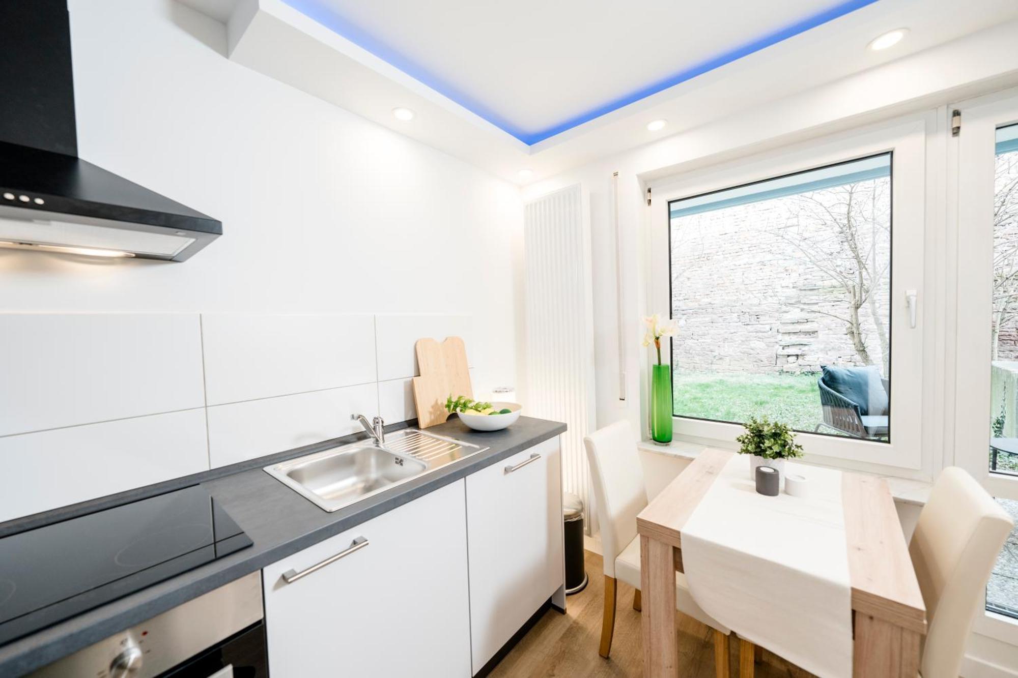 Bellabene Modernes Studio Apartment In Zentraler Lage Mit Terrasse, Parkplatz, Smarttv 普福尔茨海姆 外观 照片