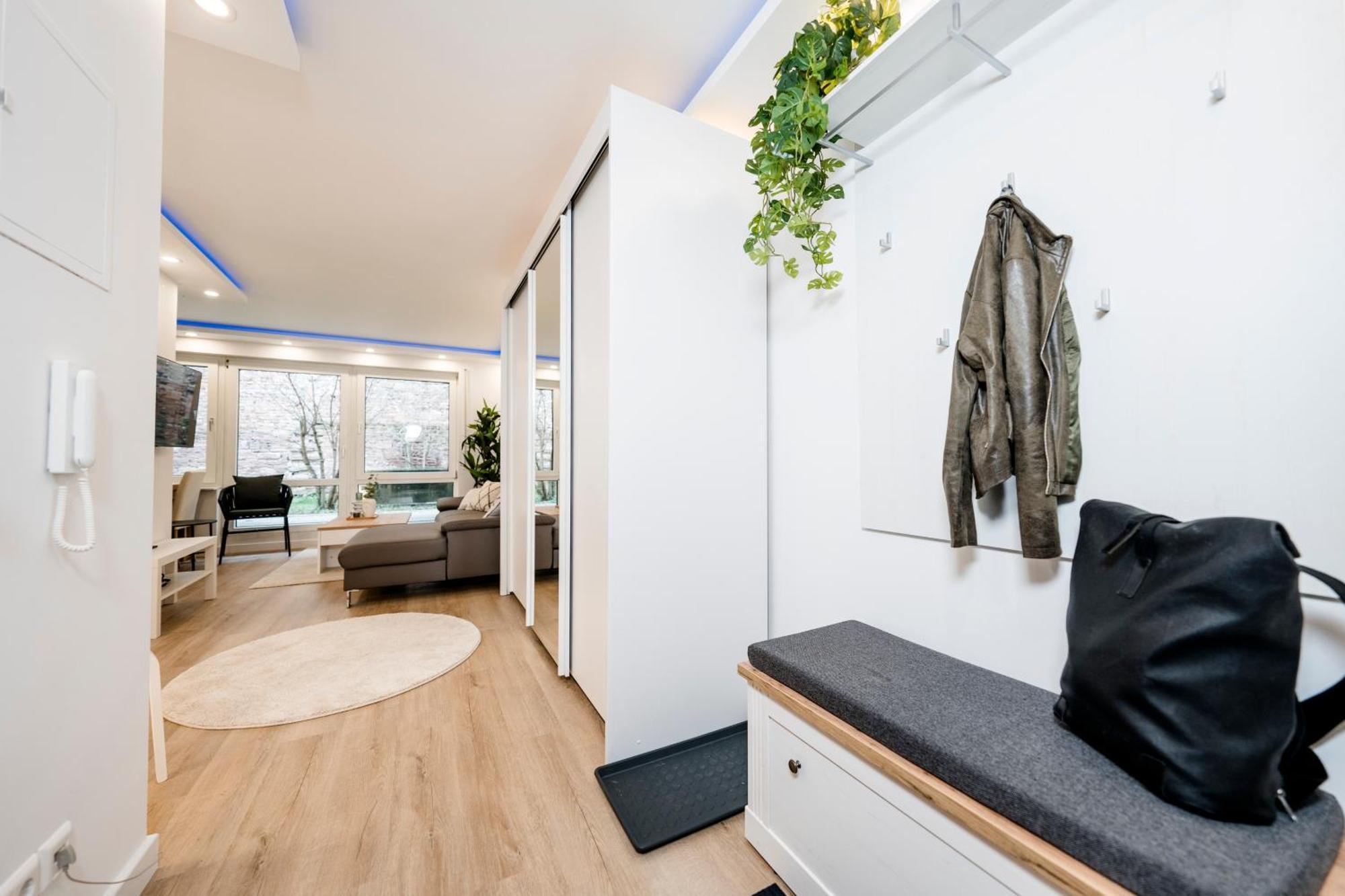 Bellabene Modernes Studio Apartment In Zentraler Lage Mit Terrasse, Parkplatz, Smarttv 普福尔茨海姆 外观 照片