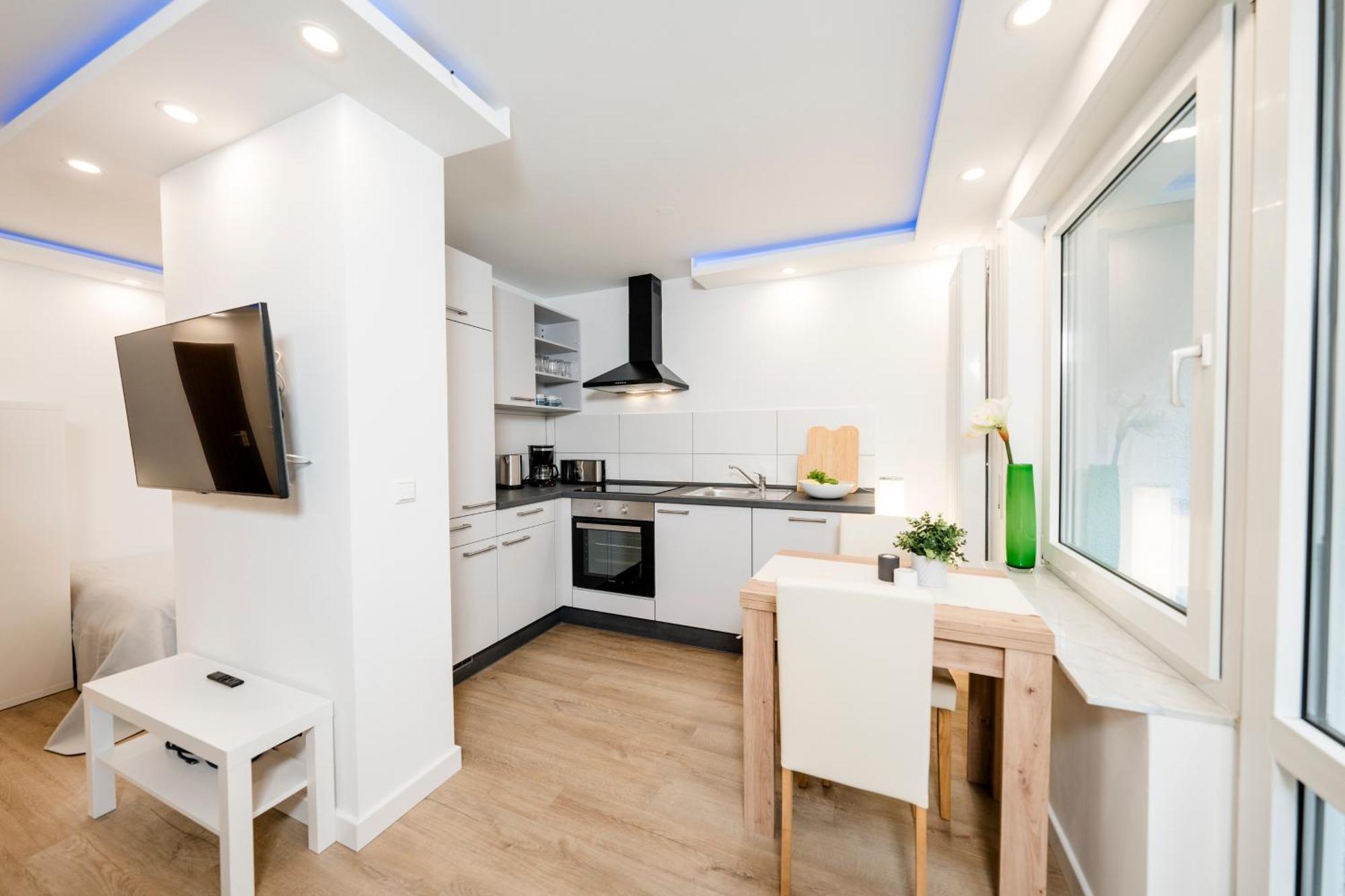 Bellabene Modernes Studio Apartment In Zentraler Lage Mit Terrasse, Parkplatz, Smarttv 普福尔茨海姆 外观 照片